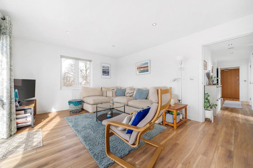 Property photo 3 of 15 Reception - Dining (4).Jpg