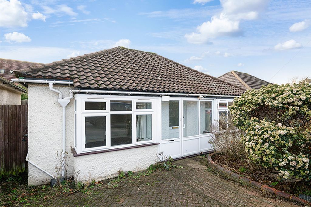 Property photo 1 of 15 Stones Road, Epsom