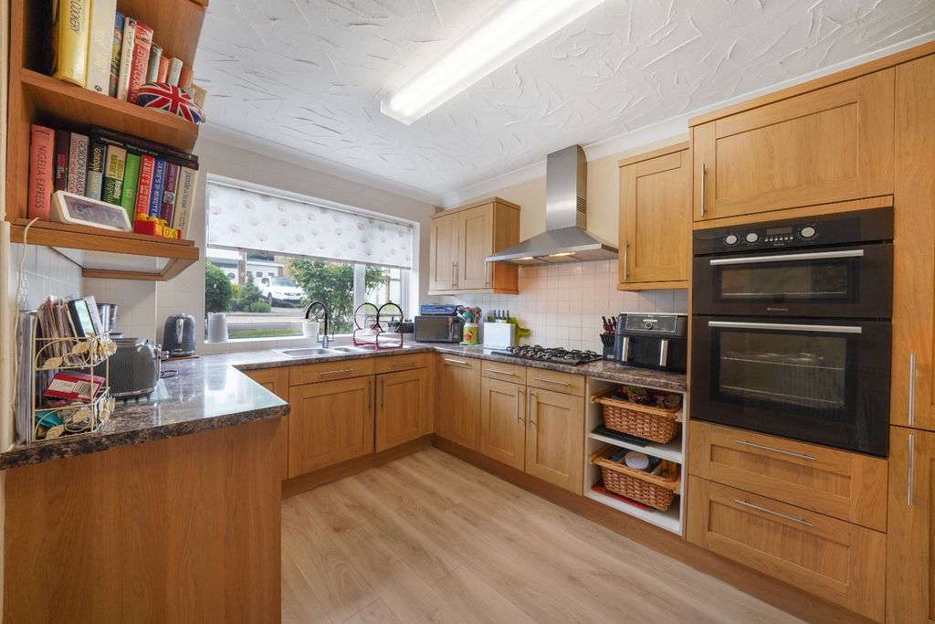 Property photo 2 of 14 4901582