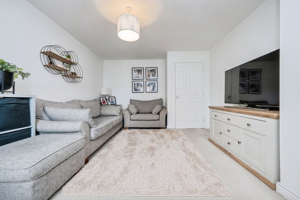 Property photo 3 of 17 Photo