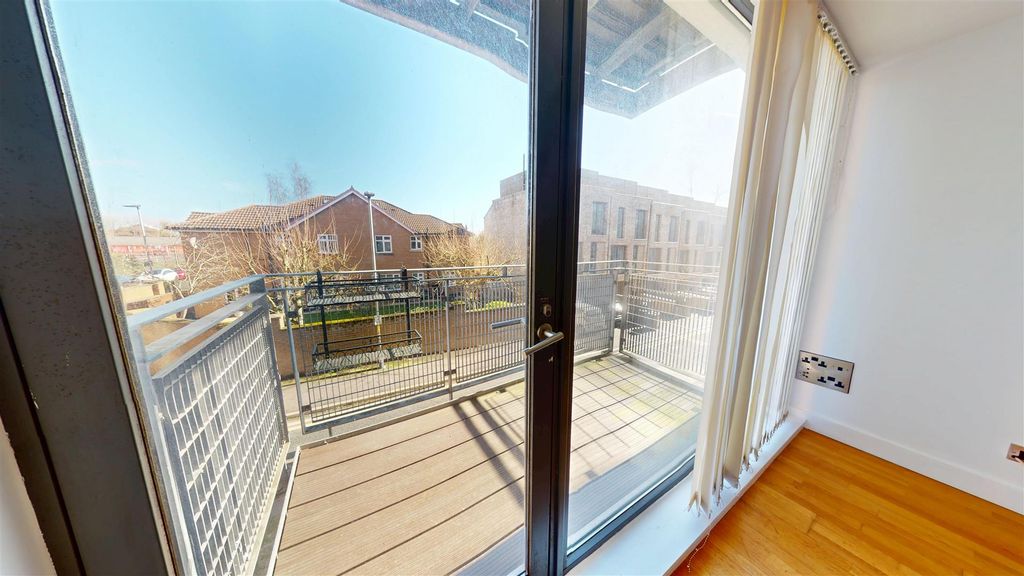 Property photo 3 of 13