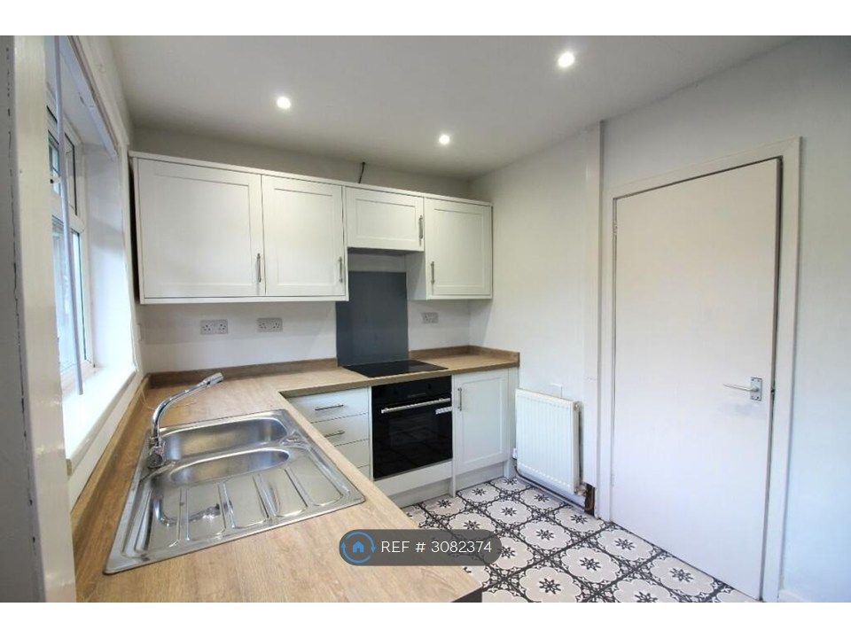 Property photo 2 of 14 Kitchen