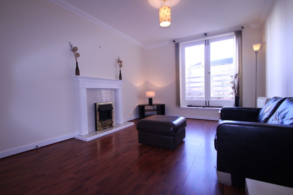 Property photo 3 of 8 Lounge