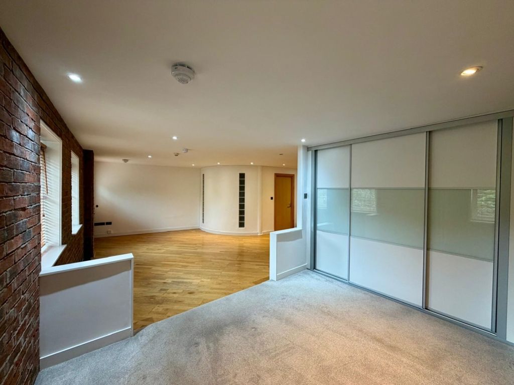 Property photo 3 of 7 Lrg_17