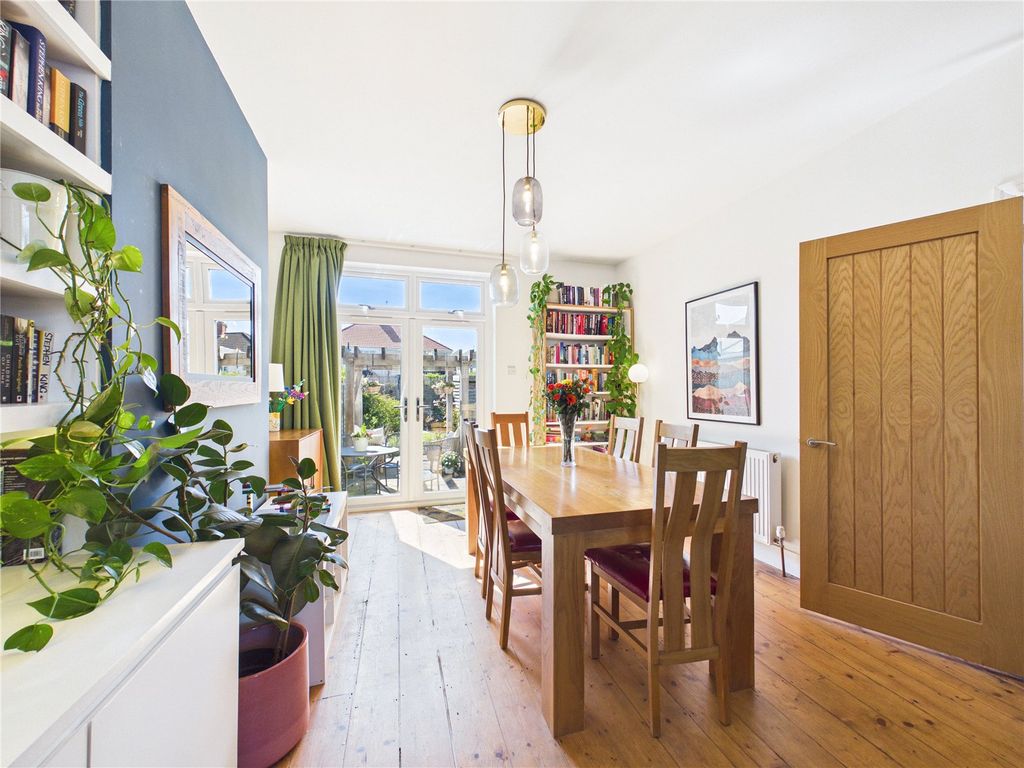 Property photo 2 of 31 Picture No. 17