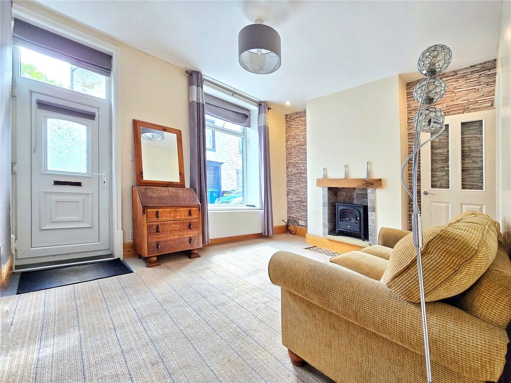 Property photo 2 of 17 Lounge