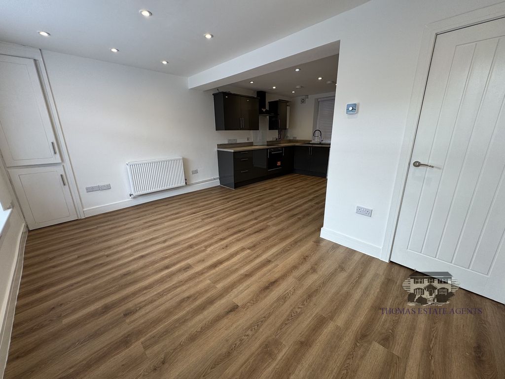 Property photo 2 of 13 Lounge