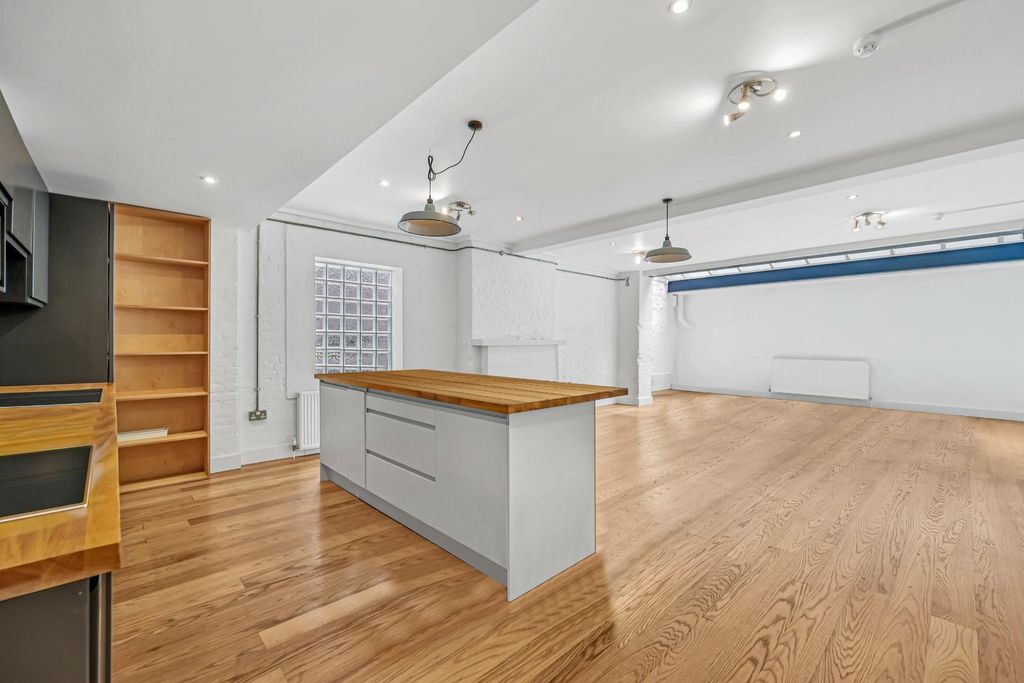 Property photo 3 of 15 D.Jpg