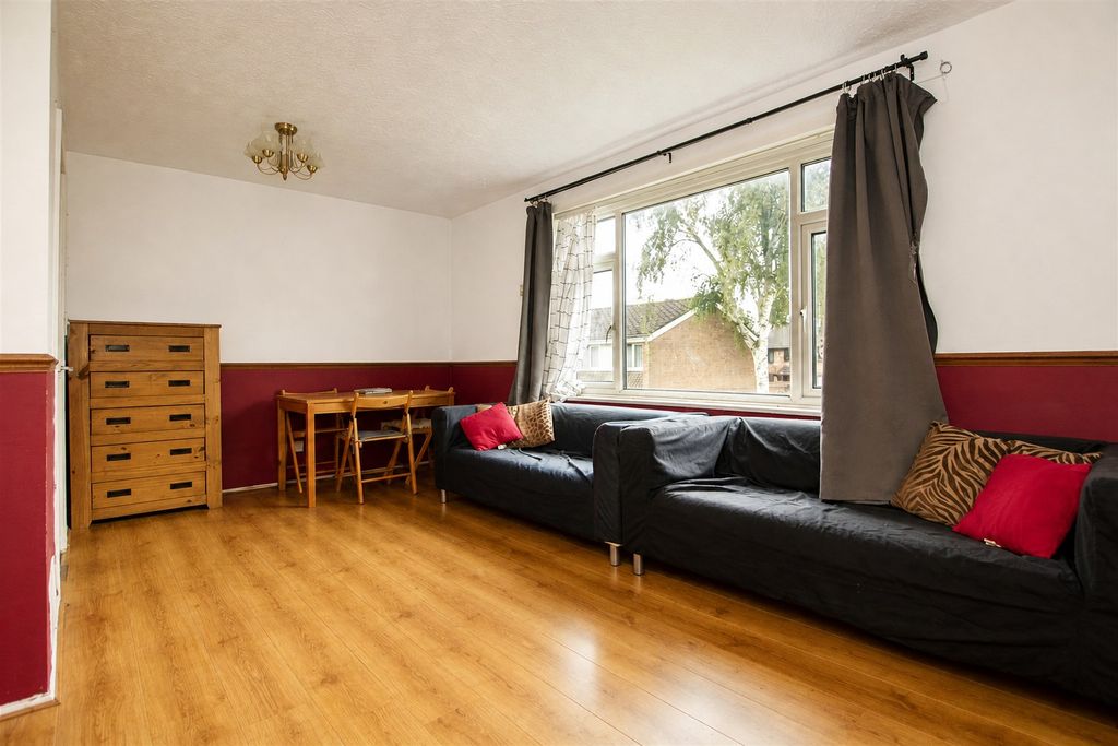 Property photo 3 of 16 Approach