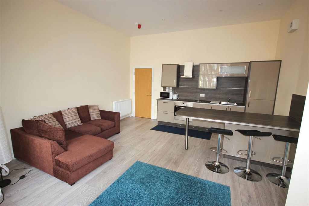 Property photo 2 of 14 Kitchen/Lounge