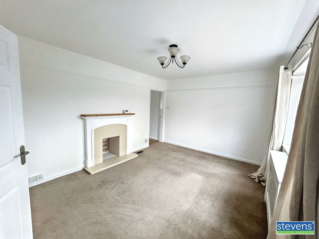 Property photo 3 of 24 Image00003