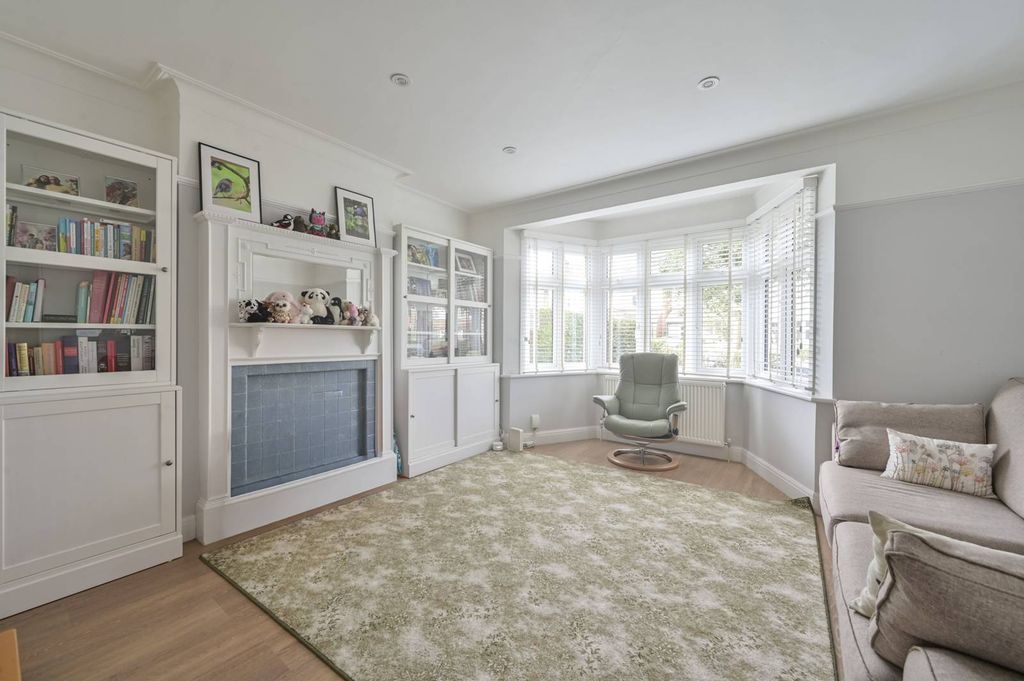 Property photo 1 of 17