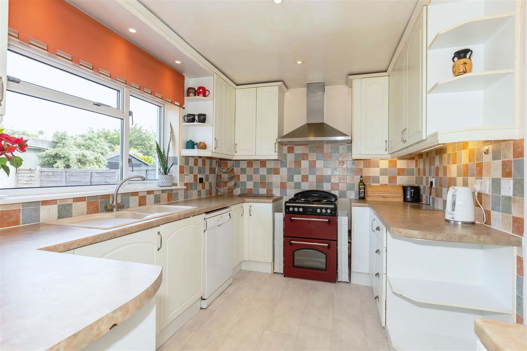 Property photo 2 of 15 Queen St_14.Jpg