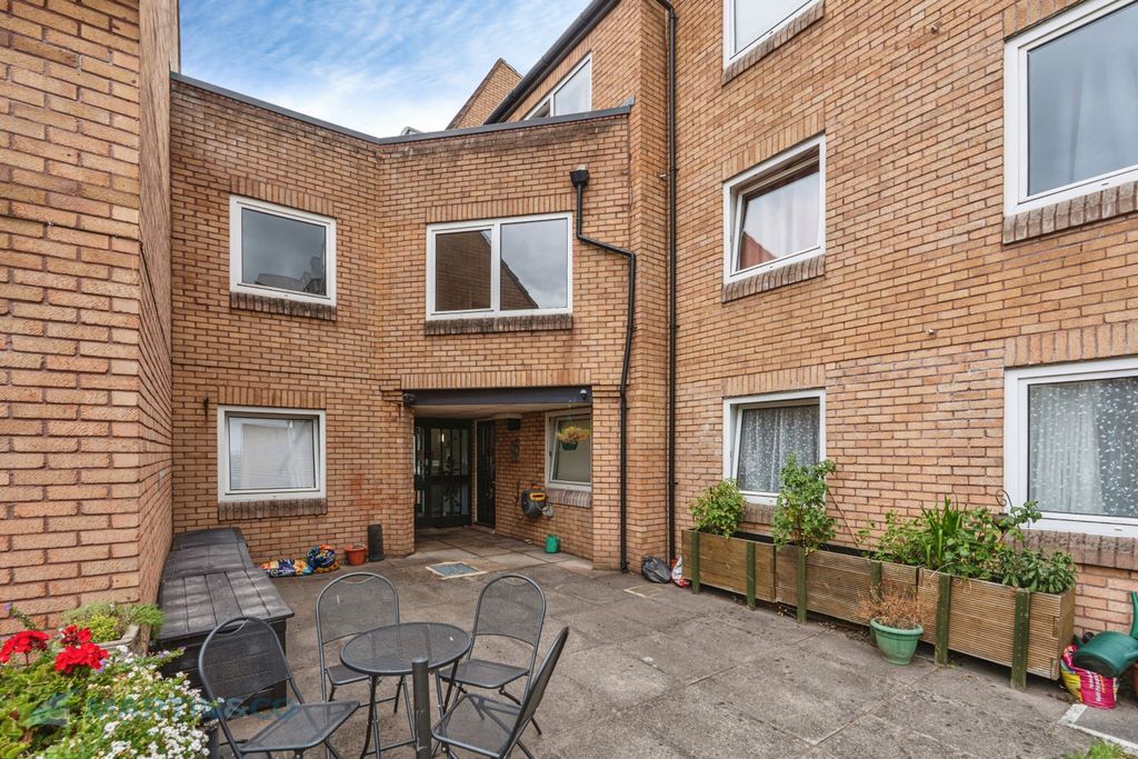 Property photo 1 of 9 Outside Space
