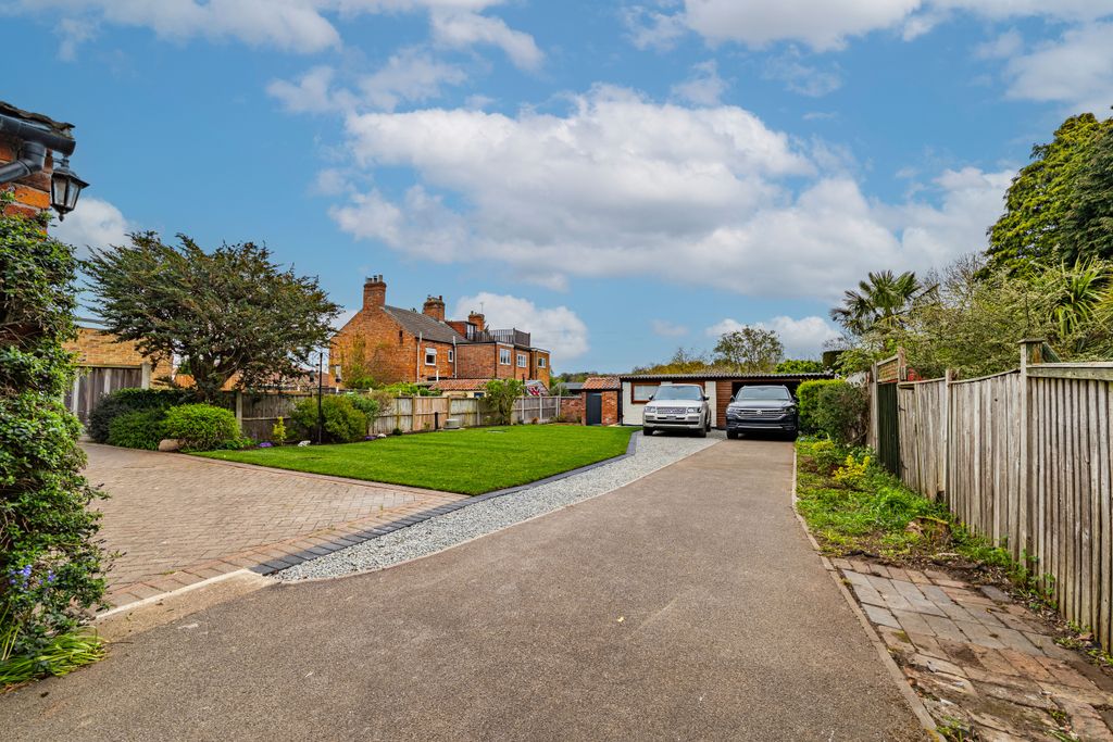 Property photo 2 of 15 Photo 2