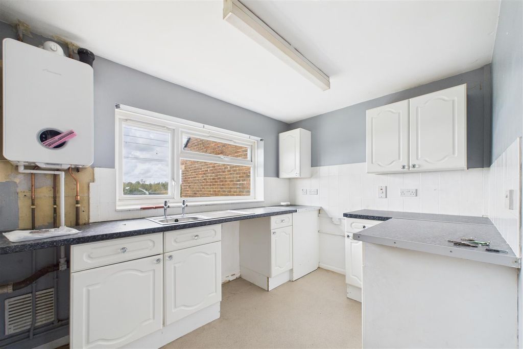 Property photo 2 of 10 Kitchen