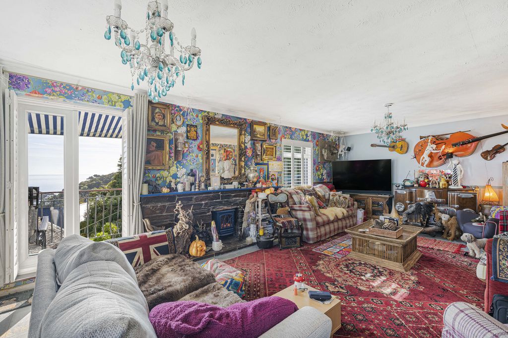 Property photo 2 of 18