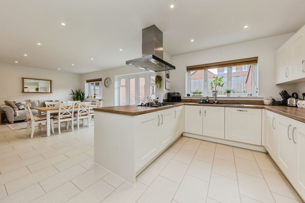 Property photo 3 of 23 Pbox-Img.Jpg