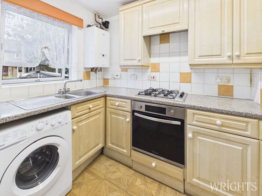 Property photo 3 of 18 Kitchen
