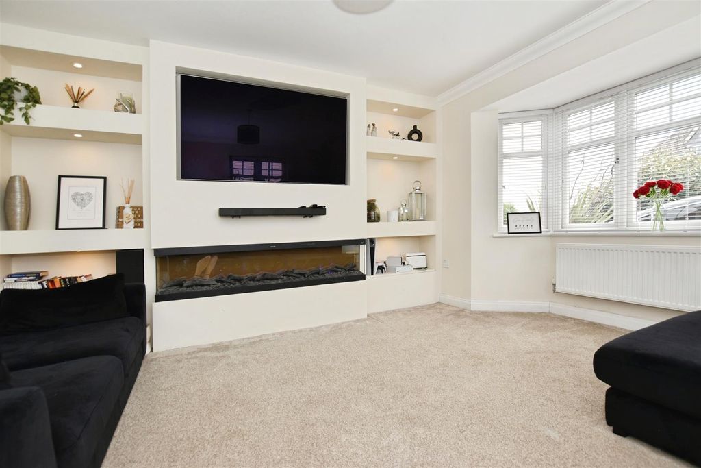 Property photo 2 of 21 6F8d068F-Lounge 20Feature.Jpg
