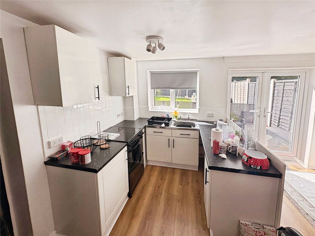 Property photo 2 of 9 Kitchen