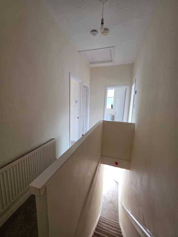 Property photo 3 of 7 Hallway