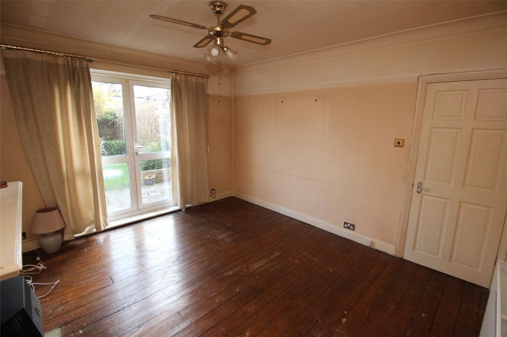 Property photo 3 of 12 Picture No. 24