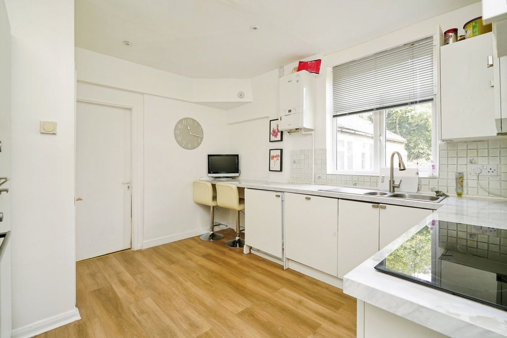 Property photo 3 of 25