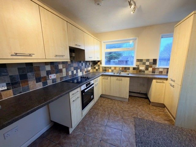 Property photo 3 of 10 Kitchen