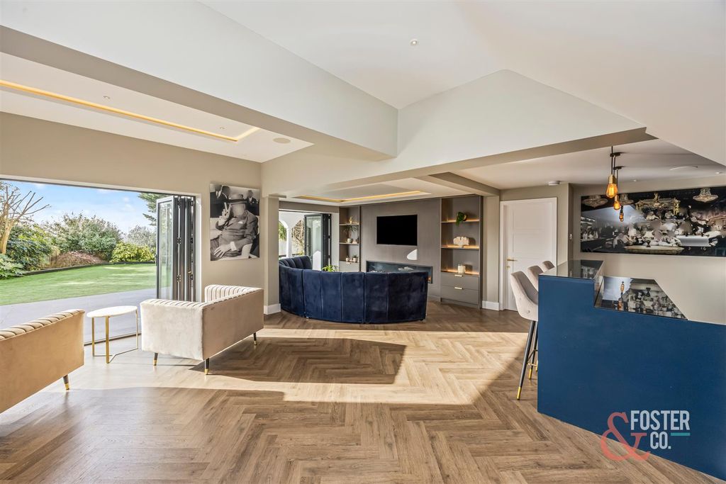 Property photo 2 of 40 Tongdean Avenue, 30-004.Jpg