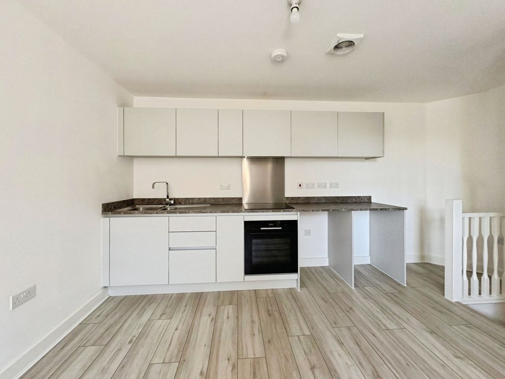 Property photo 3 of 11 4473A585-6