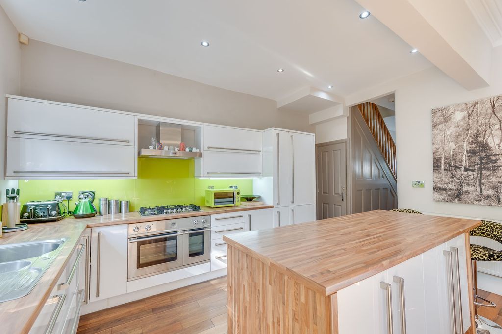 Property photo 2 of 22