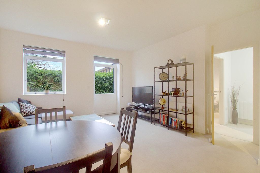 Property photo 1 of 9 Living Room