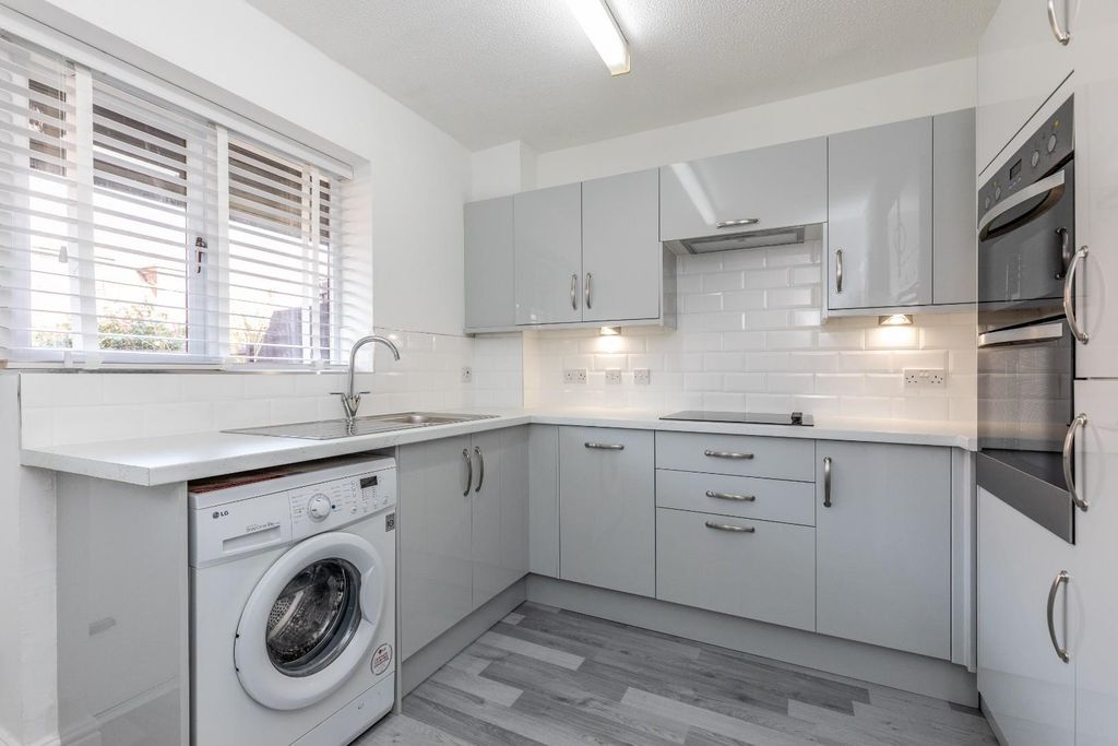 Property photo 3 of 15 Kitchen 2.Jpg
