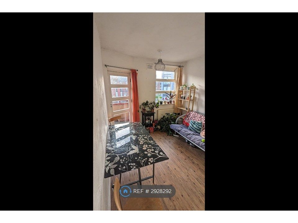 Property photo 1 of 10 Living Room