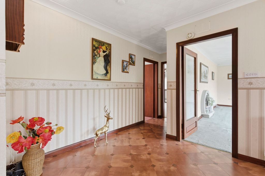 Property photo 3 of 31