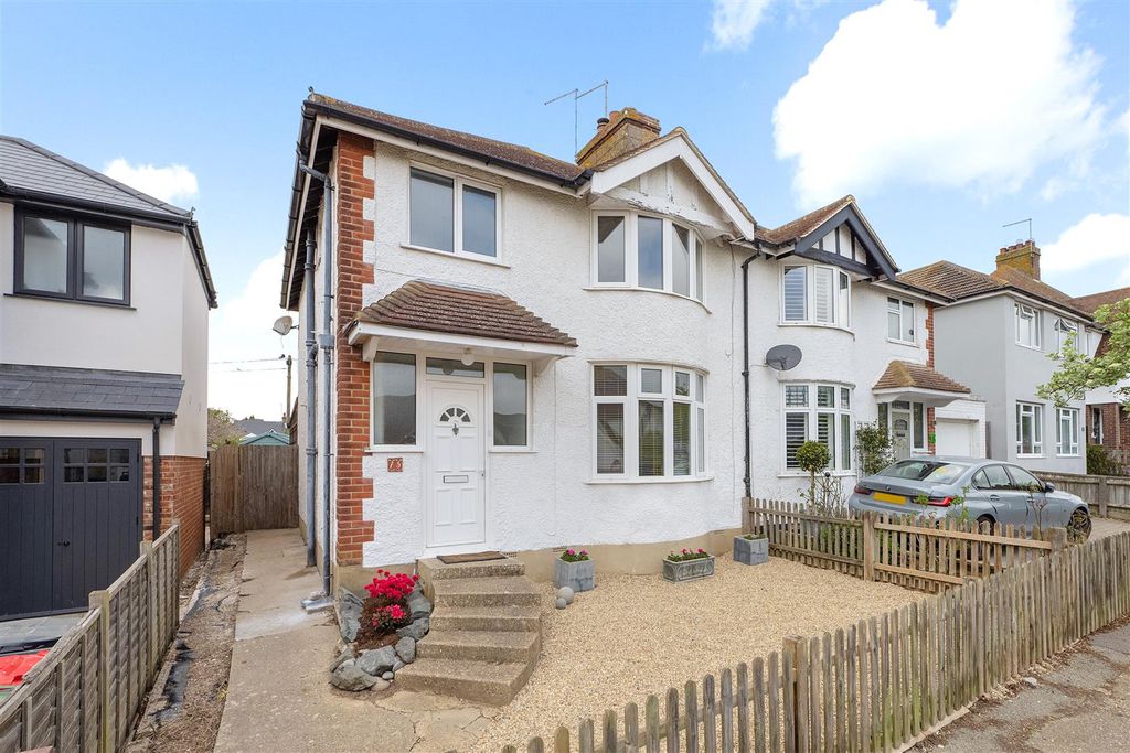 Property photo 1 of 16 Graystone Road, Tankerton, Whitstable