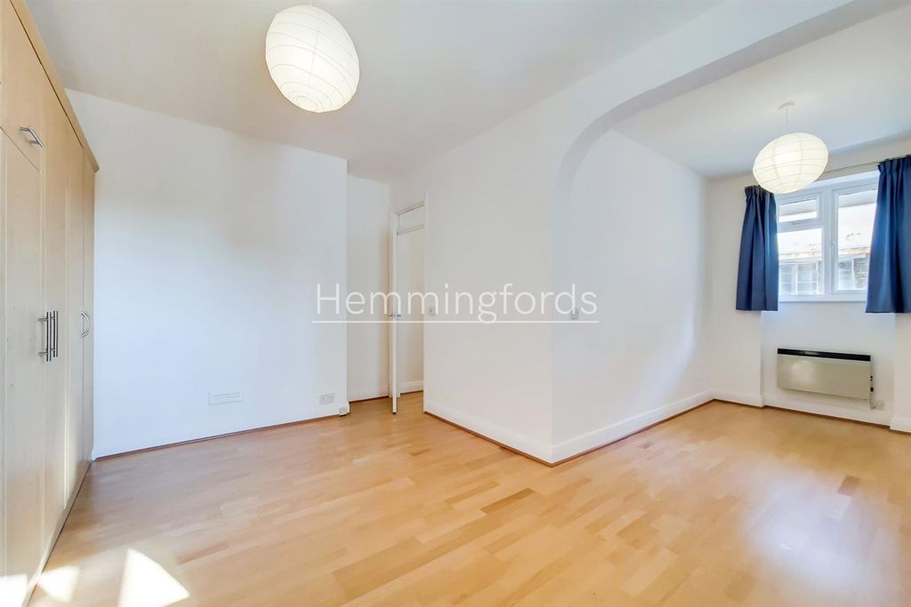 Property photo 2 of 12