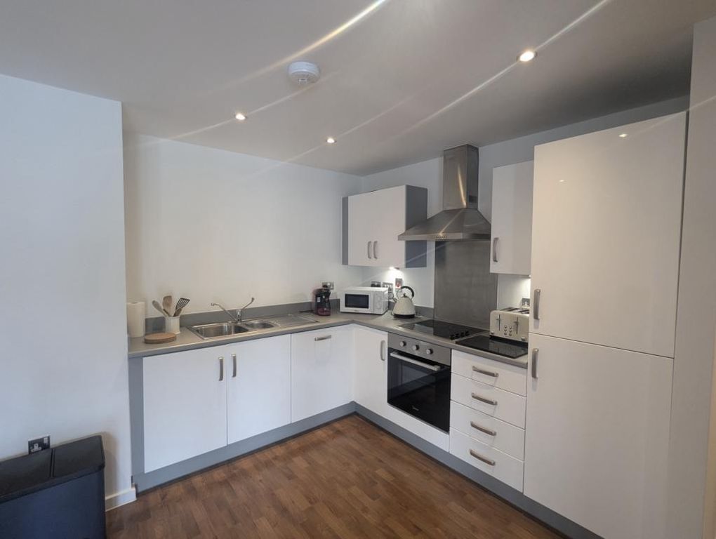 Property photo 3 of 11 Kitchen