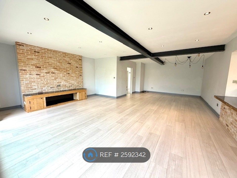 Property photo 2 of 34