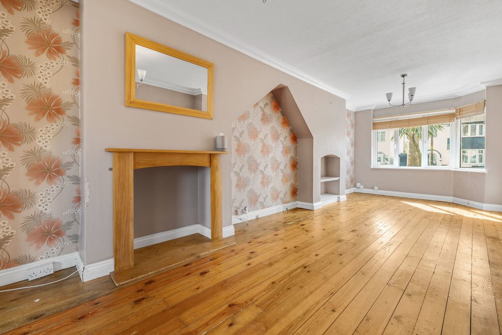 Property photo 2 of 23