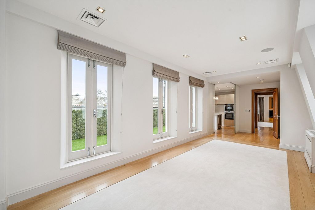 Property photo 3 of 19 Image