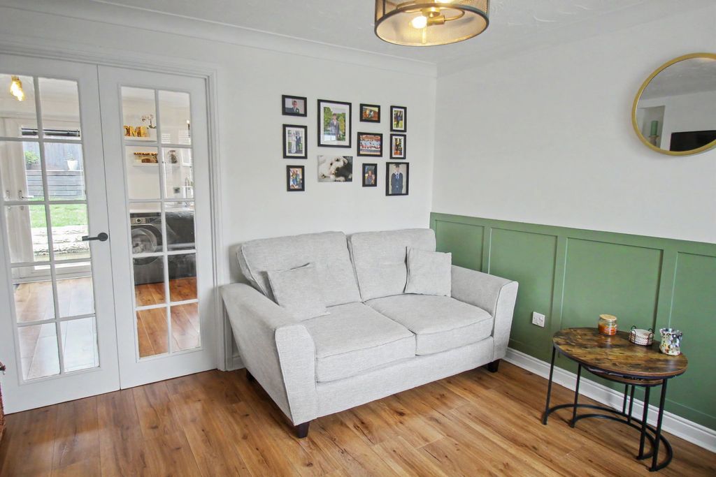 Property photo 3 of 28