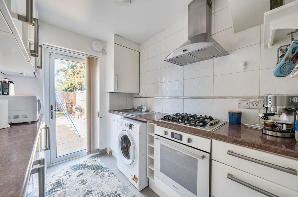 Property photo 3 of 19