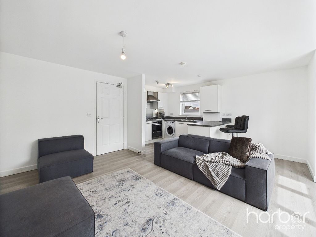 Property photo 2 of 17 4398186
