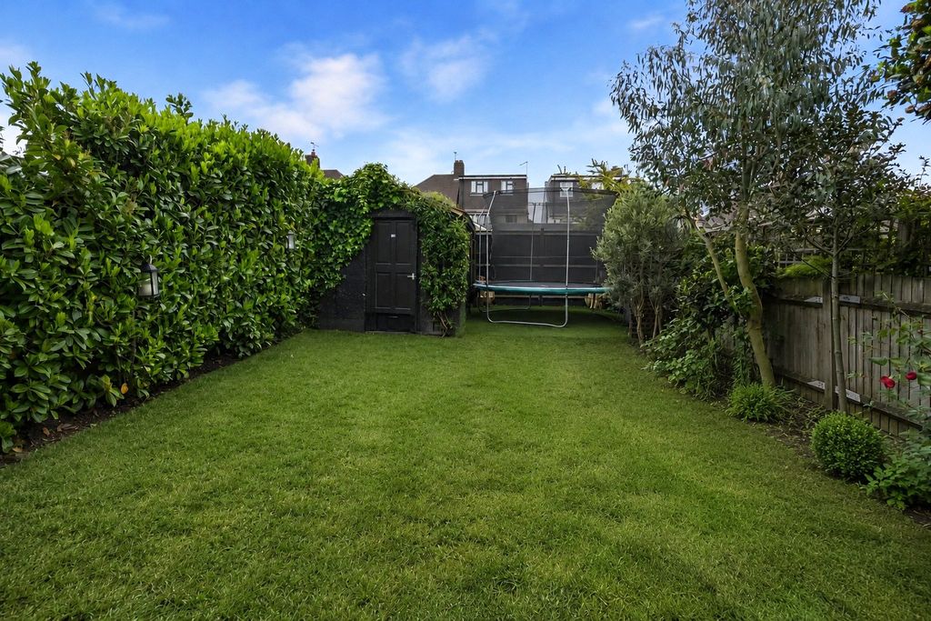 Property photo 3 of 17 Picture No. 30
