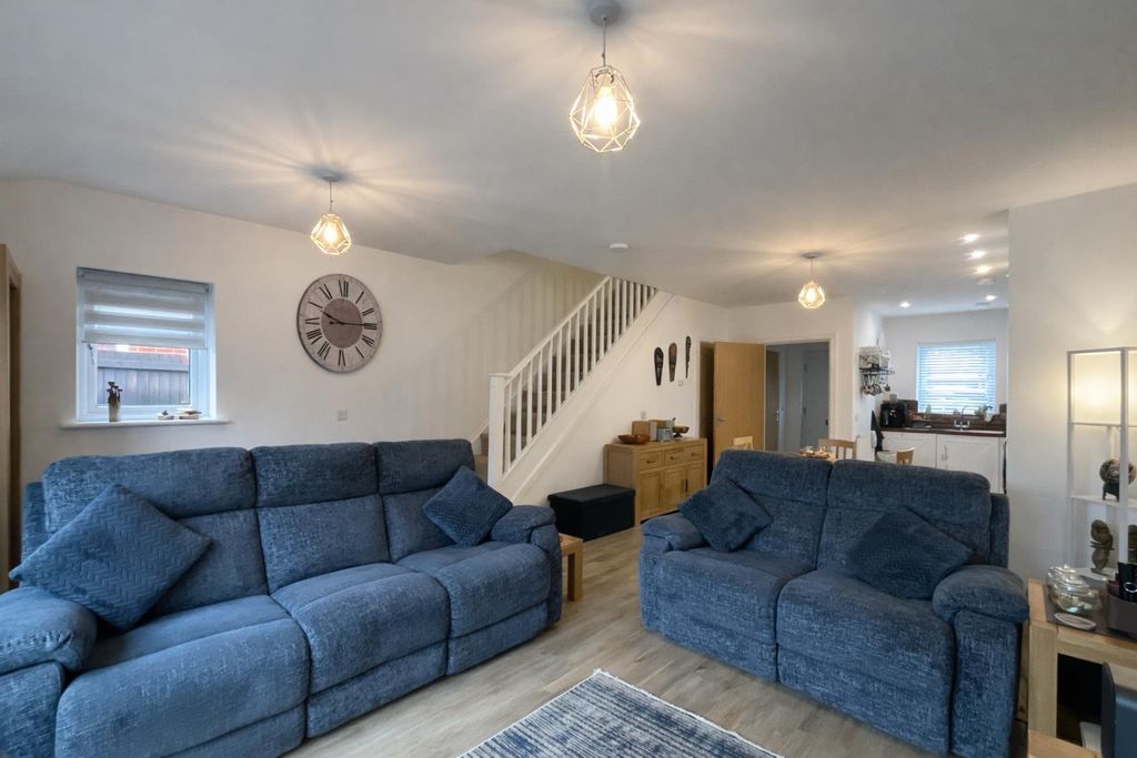 Property photo 3 of 15 851C9919-7E41-46CD-81F9-E9C7958309E9.Png