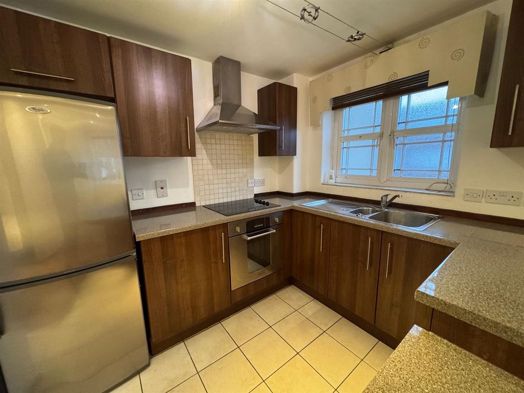 Property photo 2 of 8 Kitchen