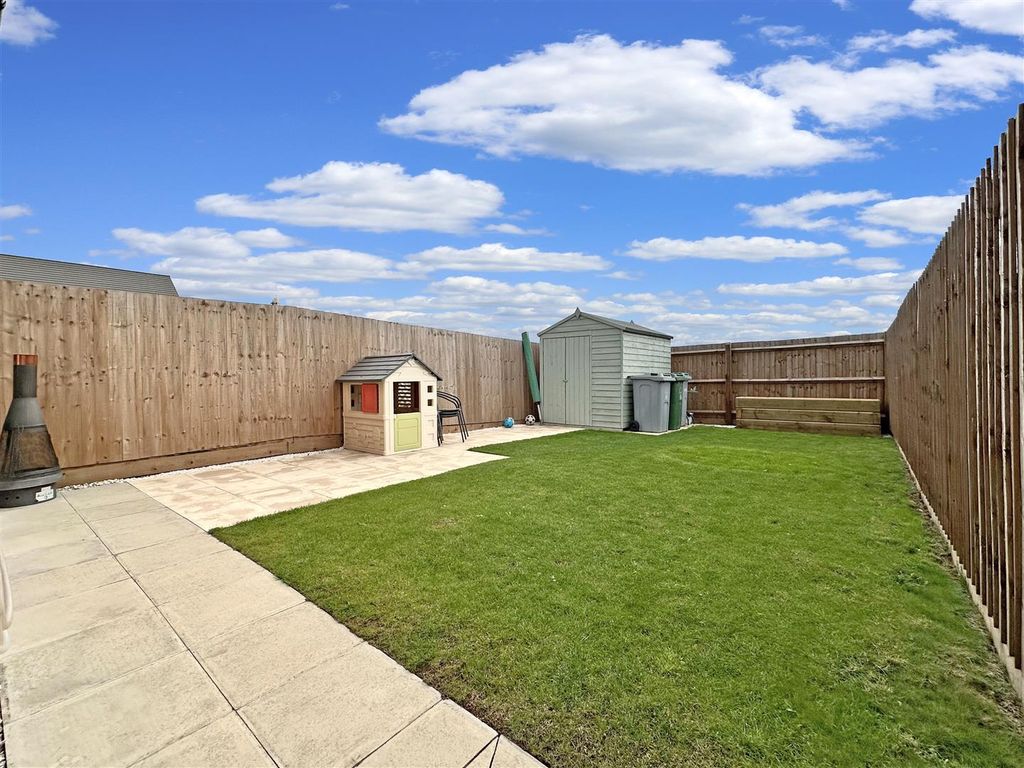 Property photo 3 of 20 Low-Maintenance Garden 441