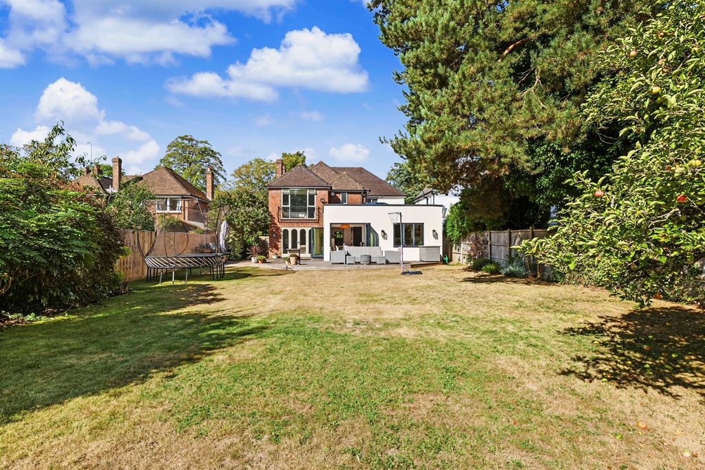Property photo 2 of 31